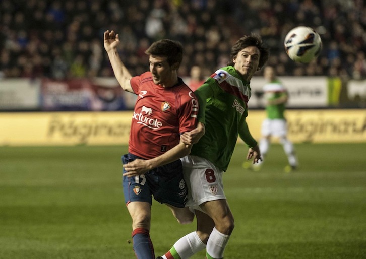 Oier Sanjurjo y San José, en un momento del partido. (Jagoba MANTEROLA/ARGAZKI PRESS)