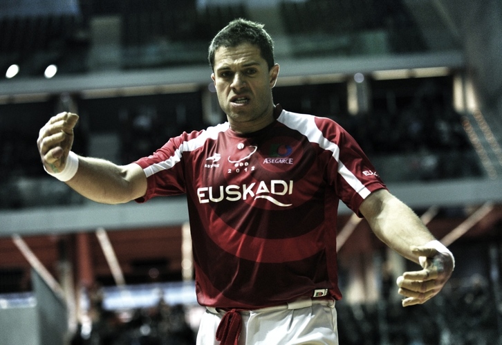 Aimar Olaizola, neurketako une batean. (ARGAZKI PRESS)