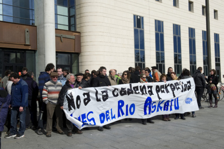 Ines del Rioren askatasuna galdegiteko elkarretaratzea, Iruñeko Juztizia Jauregian. (Idoia ZABALETA/ARGAZKI PRESS)