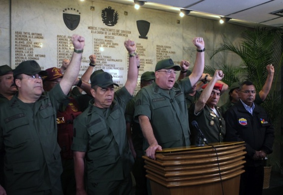 Comparecencia de miembros de la Fuerza Armada de Venezuela. (AFP PHOTO) Comparecencia de miembros de la Fuerza Armada de Venezuela. (AFP PHOTO)