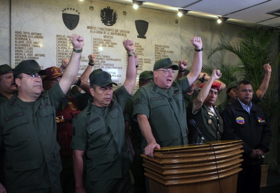 Comparecencia de miembros de la Fuerza Armada de Venezuela. (AFP PHOTO)