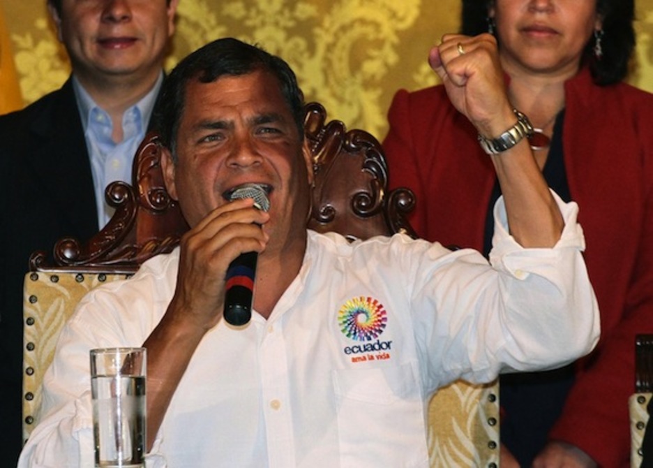 El presidente de Ecuador, Rafael Correa, ofreció una rueda de prensa de urgencia para despedir a Chávez. (Juan CEVALLOS/AFP PHOTO)