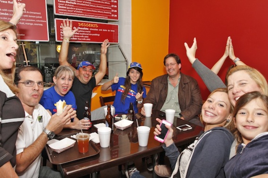 Detractores de Chávez celebran su muerte en un bar de Florida. (Alexia FODERE/AFP PHOTO) Detractores de Chávez celebran su muerte en un bar de Florida. (Alexia FODERE/AFP PHOTO)