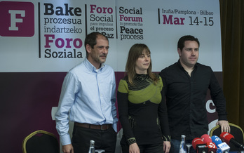Ríos, Elvira y Dufau han avanzado en Iruñea la programación del Foro Social. (Jagoba MANTEROLA/ARGAZKI PRESS)
