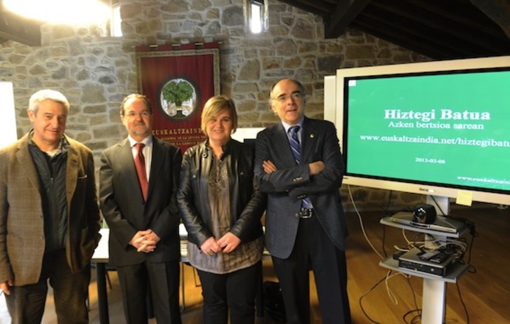 Euskaltzaindia eta UZEIren arteko hitzarmenaren sinaduraren aurkezpena. (ARGAZKI PRESS)