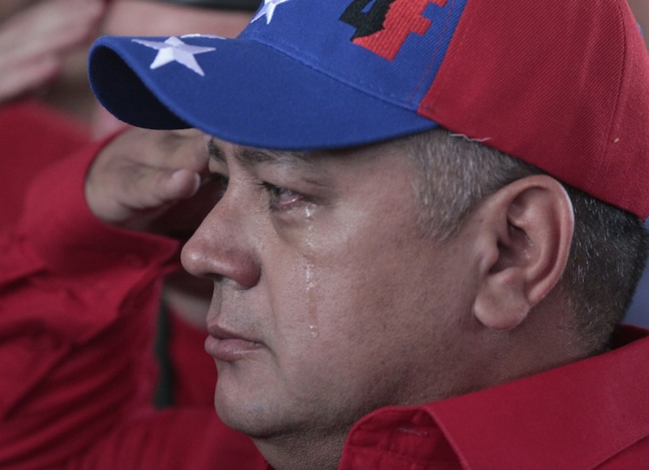 Cabello, llora en un momento del velatorio. (AFP)
