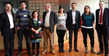 Miembros de Herrira han visitado este jueves el Parlamento flamenco. (HERRIRA) 