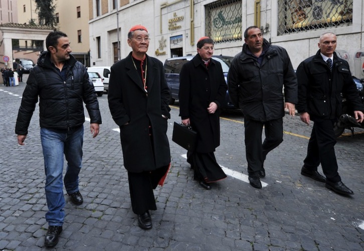 Pham Minh Man Vietnamgo kardinala izan da iristen azkena. (Tiziana FABI/AFP)