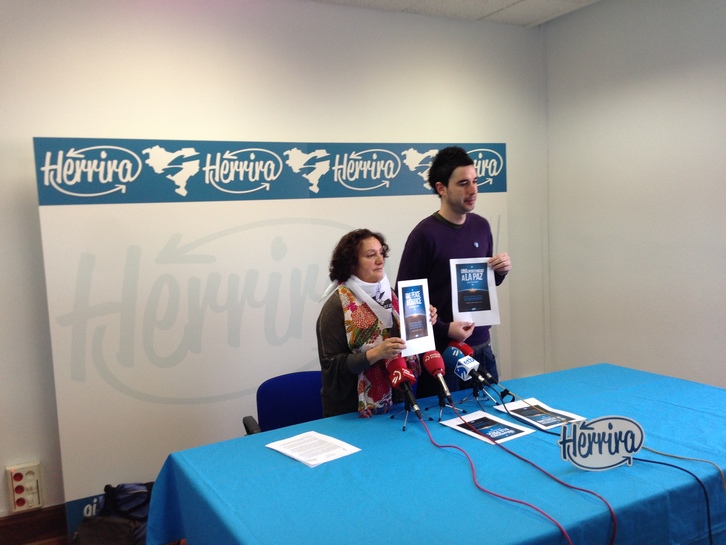 Jone Artola y Beñat Zarrabeitia han comparecido esta mañana en Bilbo. (GARA)