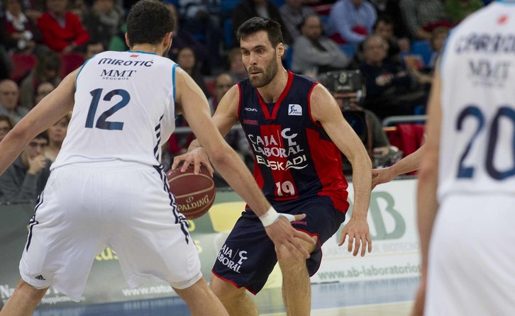 Real Madrilen defentsa azken minutuetan erabakigarria izan da. (Raul BOGAJO / ARGAZKI PRESS)