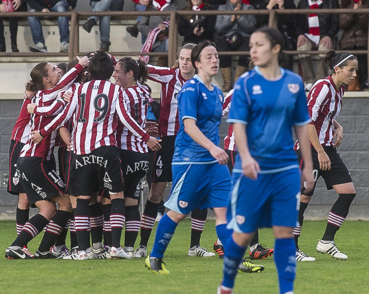 Garaipen garrantzitsua eskuratu dute zuri-gorriek. (Luis JAUREGIALTZO / ARGAZKI PRESS)