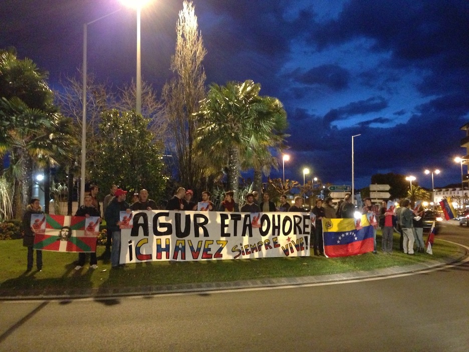 Donibane Lohizunen ostiralean elgarretaratzea egin zuten eta festa giroko oroimen ekimena ostean Ziburun.