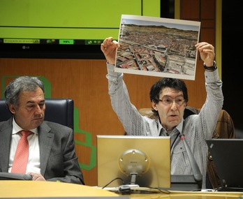 Joseba Nafarrate, durante su intervención en la Comisión de Seguridad y Justicia. (Juanan RUIZ/ARGAZKI PRESS)