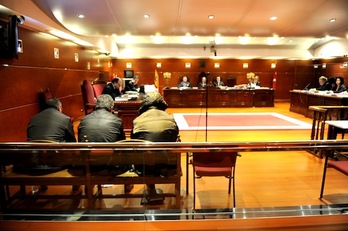 Los tres imputados en el ‘caso Telleria’, durante la vista. (Juanan RUIZ/ARGAZKI PRESS)