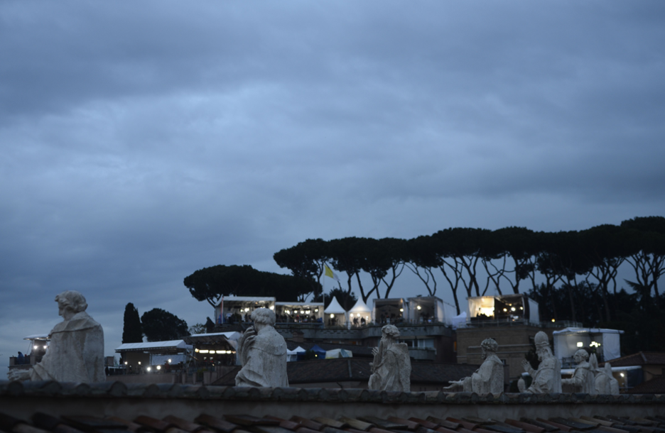 Más de 5.000 periodistas de todo el mundo han acudido al Vaticano para cubrir la noticia. En imagen los set televisivos. (Filippo MONTEFORTE / ARGAZKI PRESS) Más de 5.000 periodistas de todo el mundo han acudido al Vaticano para cubrir la noticia. En imagen los set televisivos. (Filippo MONTEFORTE / ARGAZKI PRESS)