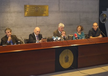 Sáinz de las Rozas, Gómez Bermúdez, Nazario Oleaga, Amaia Izko y Jon Garai. (Luis JAUREGIALTZO/ARGAZKI PRESS)