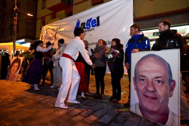 Acto de homenaje a Ángel Berrueta, en el barrio iruindarra de Donibane. (Iñigo URIZ/ARGAZKI PRESS)