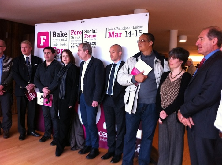 Participantes en el Foro Social, antes de su inicio. (Ramon SOLA)