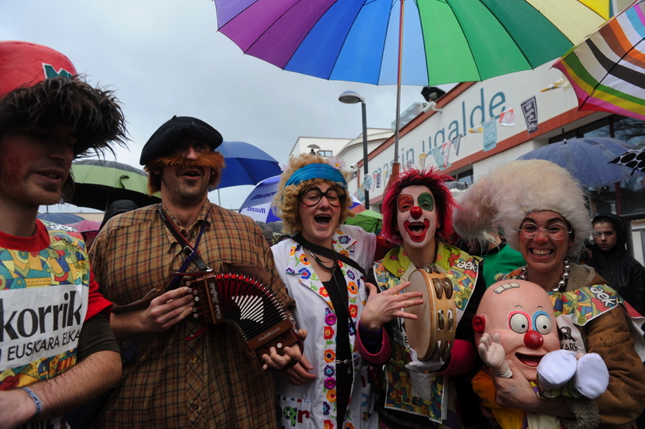 Irrien Lagunek ekitaldia girotu dute. (Jon URBE/ARGAZKI PRESS) Irrien Lagunek ekitaldia girotu dute. (Jon URBE/ARGAZKI PRESS)