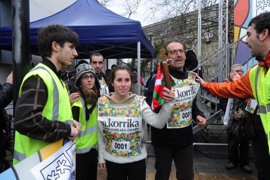 Martin Ugalde Kultur Parkeko langileek egin dute lehen kilometroa. Irudian, Samara Velte kazetaria. (Jon URBE/ARGAZKI PRESS) Martin Ugalde Kultur Parkeko langileek egin dute lehen kilometroa. Irudian, Samara Velte kazetaria. (Jon URBE/ARGAZKI PRESS)