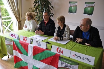 Sortu, Aralar, EA, AB eta Alternatibaren izenean Baionan eginiko agerraldia. (Nicolas MOLLO)