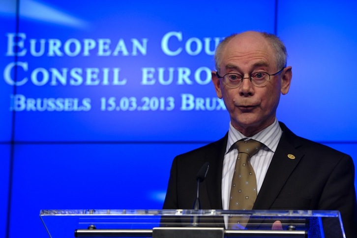 El presidente del Consejo Europeo, Herman Van Rompuy, en la comparecencia final de la cumbre. (Georges GOBET/AFP) 