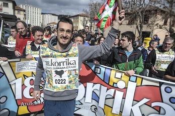 Harrera bikaina izaten ari da Korrika Iruñerrian. (Lander FDEZ. ARROIABE/ARGAZKI PRESS)