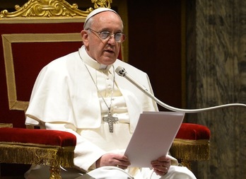 La actuación del hoy papa Francisco ha sido motivo de polémica. (AFP PHOTO)