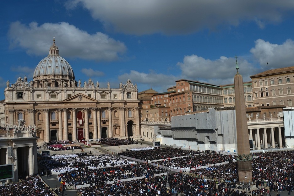 Aspecto que presentaba la plaza San Pedro del Vaticano durante la ceremonia de entronización. (Gabriel BOUYS/AFP) Aspecto que presentaba la plaza San Pedro del Vaticano durante la ceremonia de entronización. (Gabriel BOUYS/AFP)