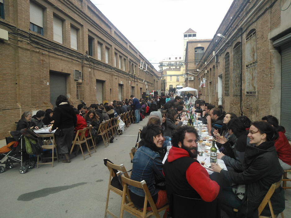 Una comida popular proseguió a la carrera que transcurrió por las calles de Barcelona. (Euskal Etxea BCN)