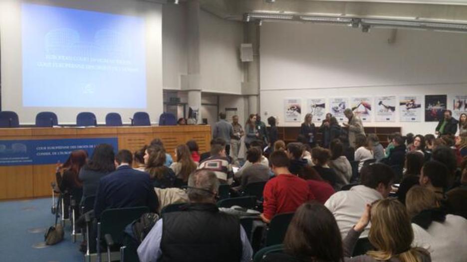 Estudiantes, en la sala de prensa del TEDH. (@GARA_martxediaz) Estudiantes, en la sala de prensa del TEDH. (@GARA_martxediaz)