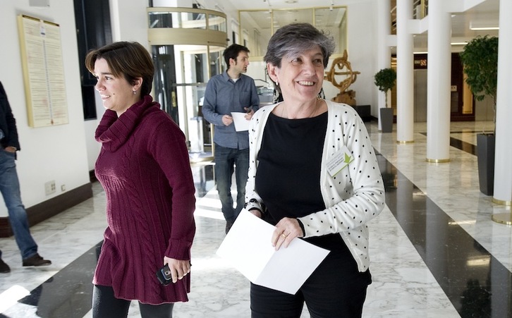 Mintegi, en los pasillos del Parlamento, al acceder a la rueda de prensa. (Raul BOGAJO/ARGAZKI PRESS)
