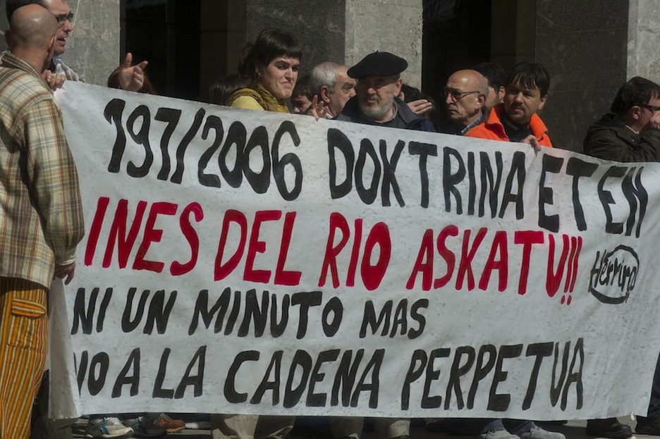 Laudion egin duten kontzentrazioa. (Monika DEL VALLE/ARGAZKI PRESS) Laudion egin duten kontzentrazioa. (Monika DEL VALLE/ARGAZKI PRESS)