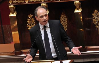 El líder de UMP, Jean-François Cope, durante su discurso ante la Asamblea. (Pierre ANDRIEU/AFP)