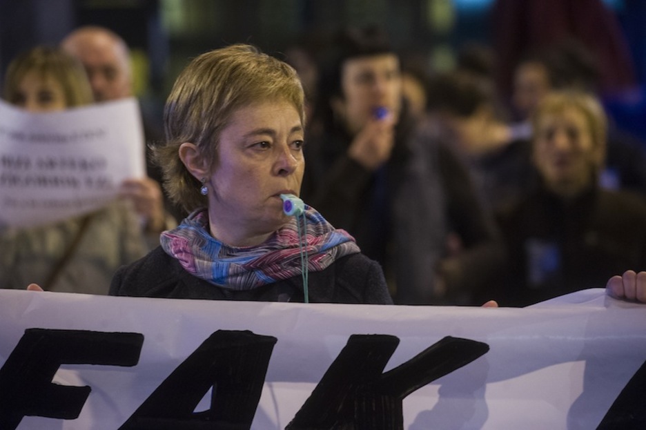 Txilibituak ere erabili dituzte protestan. (Luis JAUREGIALTZO/ARGAZKI PRESS) Txilibituak ere erabili dituzte protestan. (Luis JAUREGIALTZO/ARGAZKI PRESS)