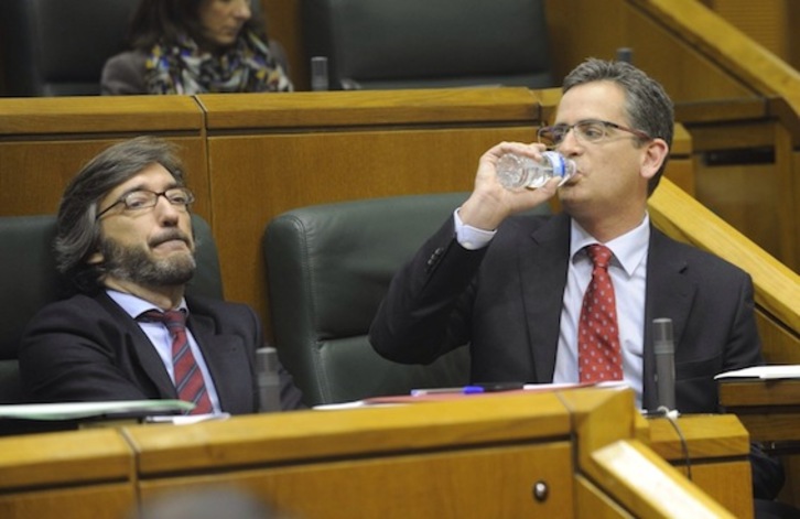 Basagoiti, durante el pleno monográfico sobre la resolución del conflicto que se ha celebrado en el Parlamento de gasteiz. (ARGAZKI PRESS)