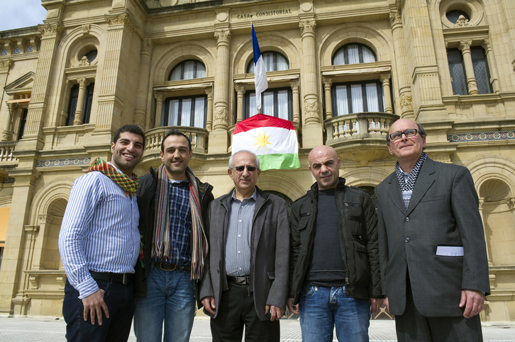 Zinar y Siwar Ala, Abdulsatar Abed, Rahmi Batur y Rahim Kaderi, activistas kurdos de los cuatro territorios que conforman Kurdistán. (Juan Carlos RUIZ / ARGAZKI PRESS)