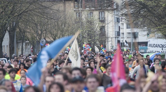 Urola kostatik ibili da gaur Korrika. Irudian, jendetza Zarautzen. (Gorka RUBIO/ARGAZKI PRESS)