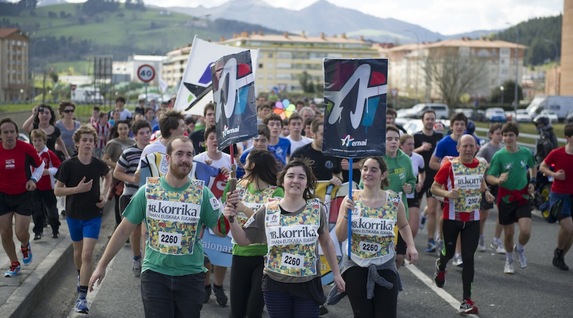 Ernaiko gazteak Zumaian. (Gorka RUBIO/ARGAZKI PRESS)