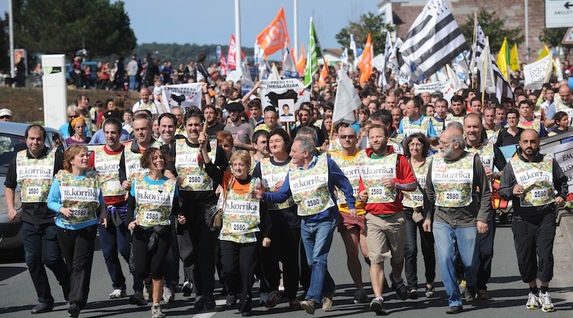 Alderdi politikoek elkarrekin egin dute kilometroa. (Gaizka IROZ)