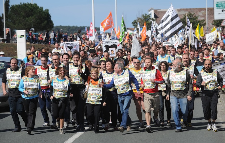 Alderdi politikoek elkarrekin egin dute kilometroa. (Gaizka IROZ)