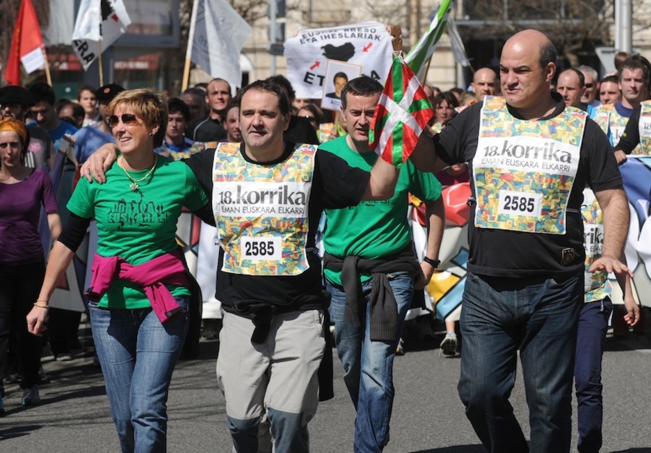 Ikastolen Konfederazioaren txanda. Tartean, Koldo Tellitu eta Ur Gorostiaga. (Gaizka IROZ)