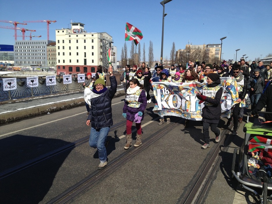 El sábado 23 de marzo Korrika ha llegado a varias capitales europeas, es el caso de Berlín donde decenas de personas corrieron al grtio de ‘Alkate entzun, Berlin euskaldun’. (@iontelleria)