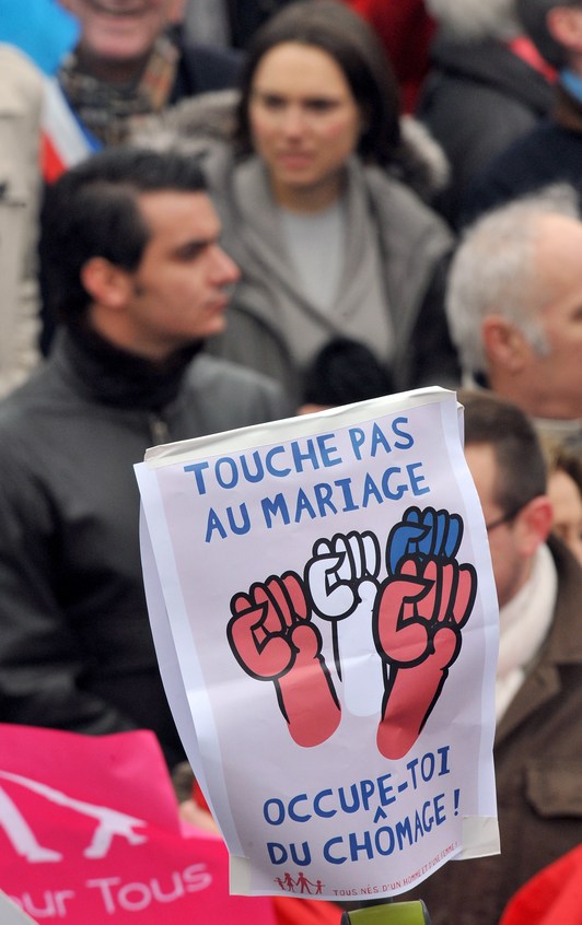 ‘No toques el matrimonio y ocúpate del paro’, rezaba uno de los carteles dirigidos a Hollande. (Pierre ANDRIEU/AFP)
