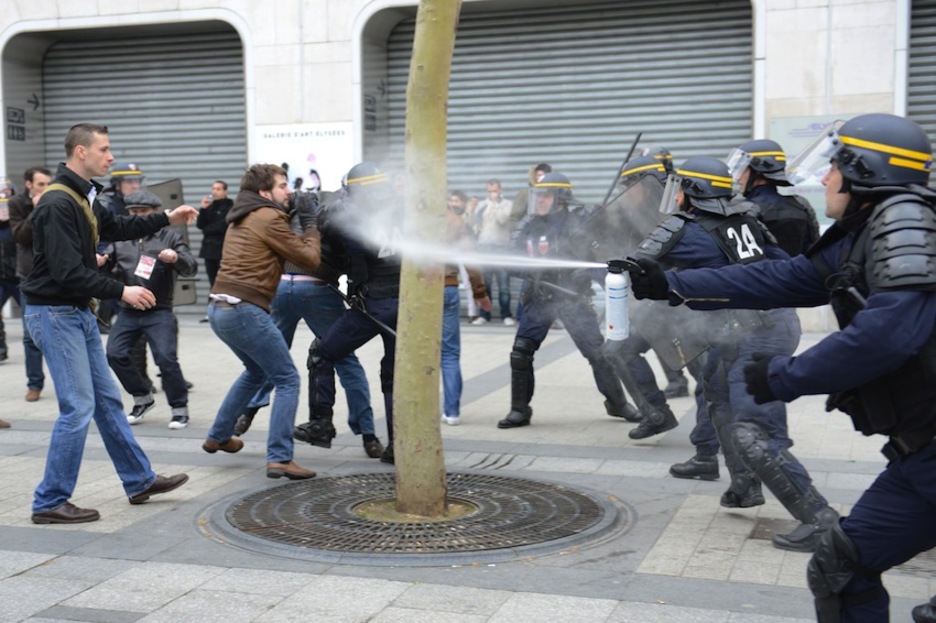 Las fuerzas policiales han empleado gases lacrimógenos contra los manifestantes. (Eric FEFERBERG/AFP) Las fuerzas policiales han empleado gases lacrimógenos contra los manifestantes. (Eric FEFERBERG/AFP)
