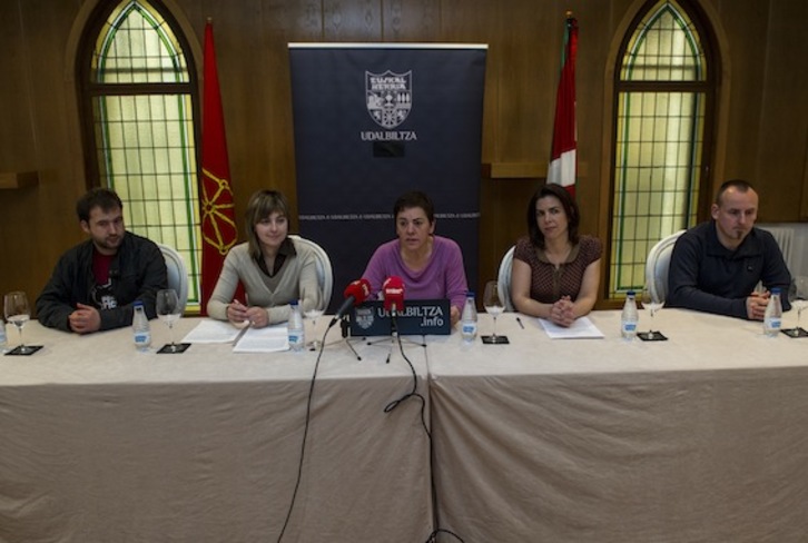 Udalbiltzako ordezkariak, Iruñean eginiko agerraldian. (Lander FDEZ. ARROIABE/ARGAZKI PRESS)