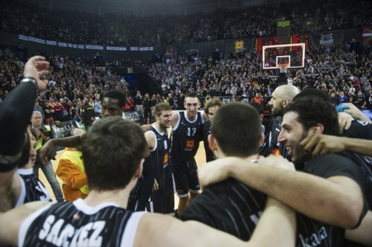 Gogotik ospatu dute jokalariek finalerako sailkapena. (Luis JAUREGIALTZO/ARGAZKI PRESS)