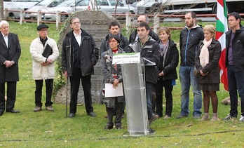 Ikurrina ugari ikusi dira Itsasuko ekitaldian. (Bob EDME)