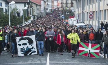 Marcha en denuncia por la muerte de Xabier López en Gazte Danbada de Urduña. (Luis JAUREGIALTZO/ARGAZKI PRESS)
