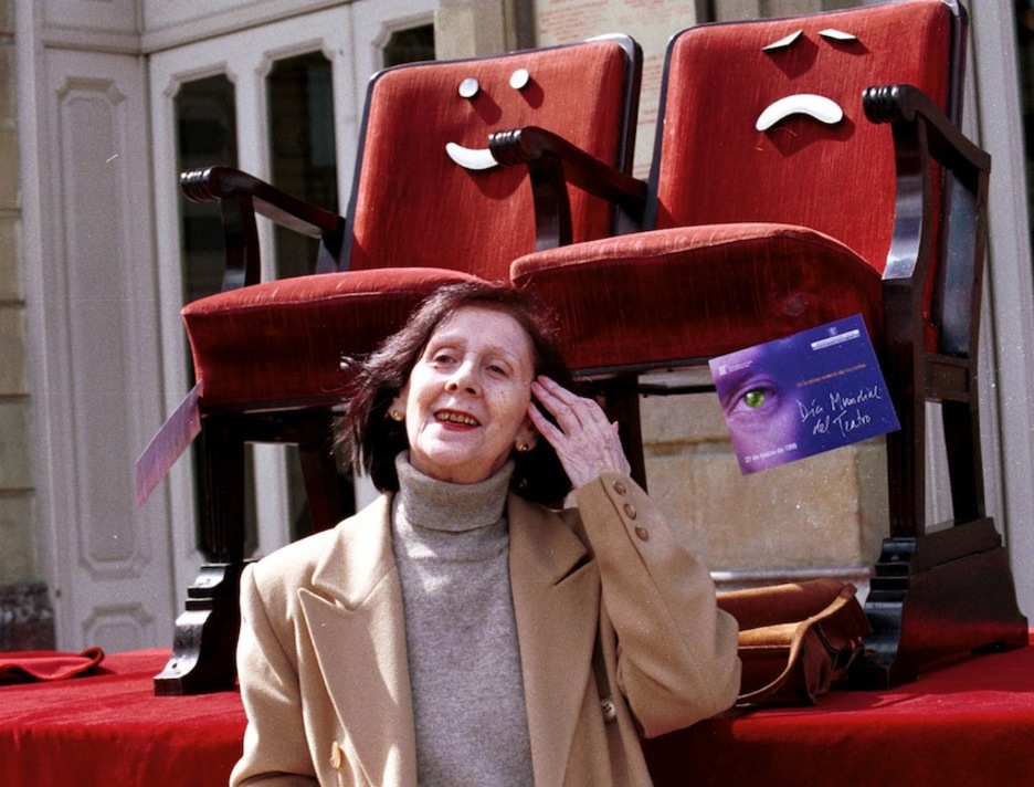 Mariví Bilbao, en 1999, en el Día del Teatro celebrado en la Plaza Arriaga de Bilbo. (Marisol RAMIREZ/ARGAZKI PRESS)